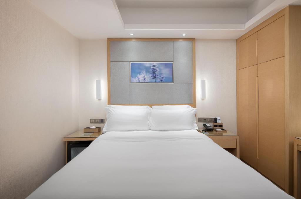 Lavande Hotel Guangzhou Shangxiajiu Pedestrian Street Hualin Temple Metro Station Экстерьер фото