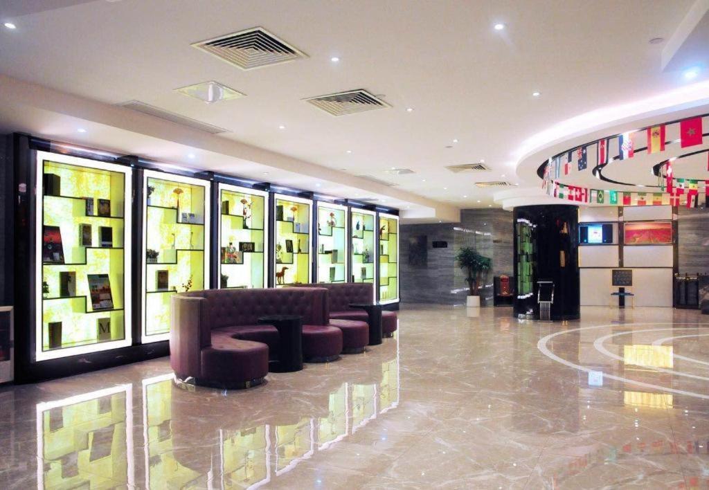 Lavande Hotel Guangzhou Shangxiajiu Pedestrian Street Hualin Temple Metro Station Экстерьер фото